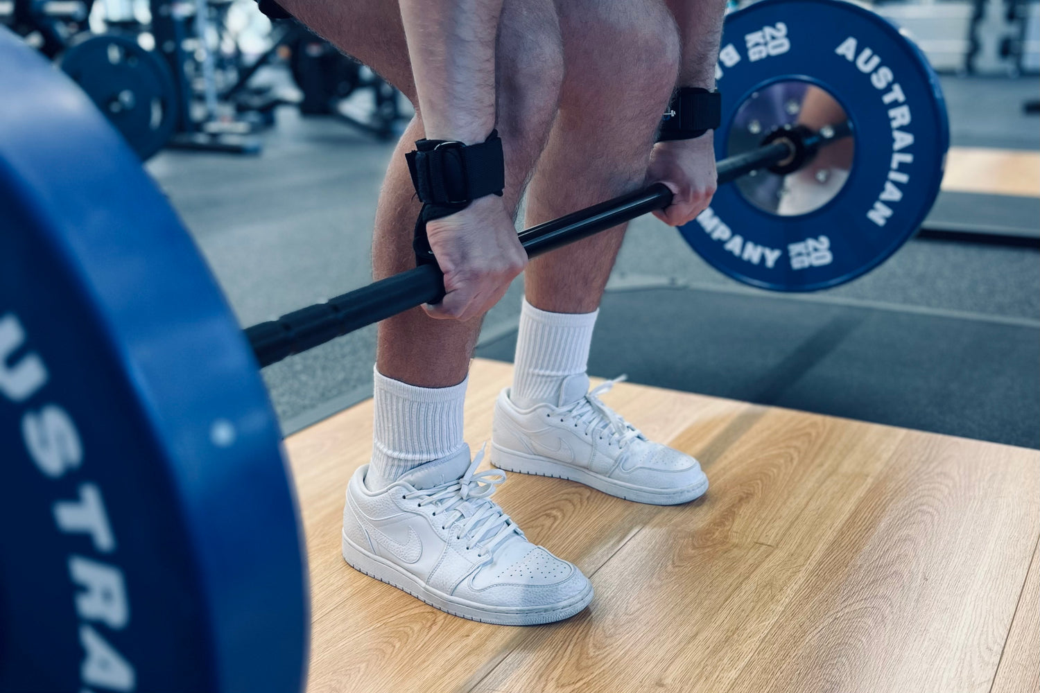 Deadlifting with lifting straps